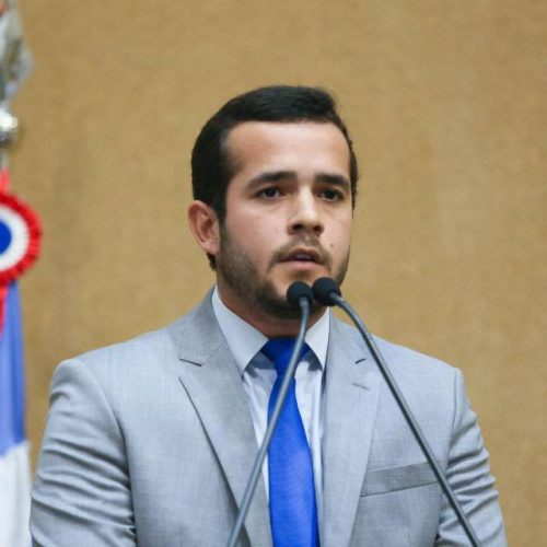 Matheus Ferreira pede criação de curso de licenciatura em direitos humanos