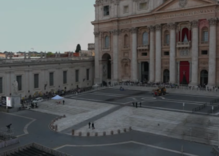 Fumaça branca no Vaticano indica eleição de novo papa