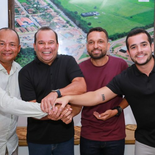 Vice-Governador Geraldo Júnior participa da abertura dos festejos juninos em Cardeal da Silva ao lado do filho Matheus Ferreira